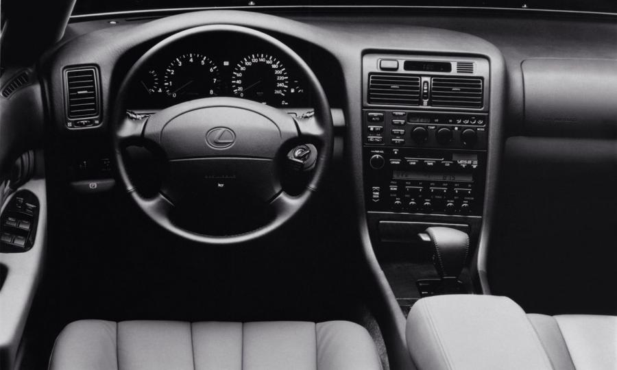 Торпедо Lexus GS300 (S140) 1993 года  (EU) (фото 5 из 13)